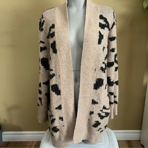GUC Ricki’s leopard print, open front, long cardigan. Size L. With pockets